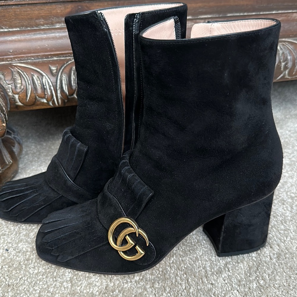 Like new authentic GUCCI MARMONT 75 Black Suede booties 38
